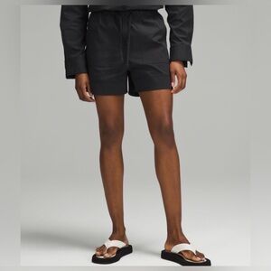 Lululemon Cotton-Blend Poplin High-Rise Short 4"